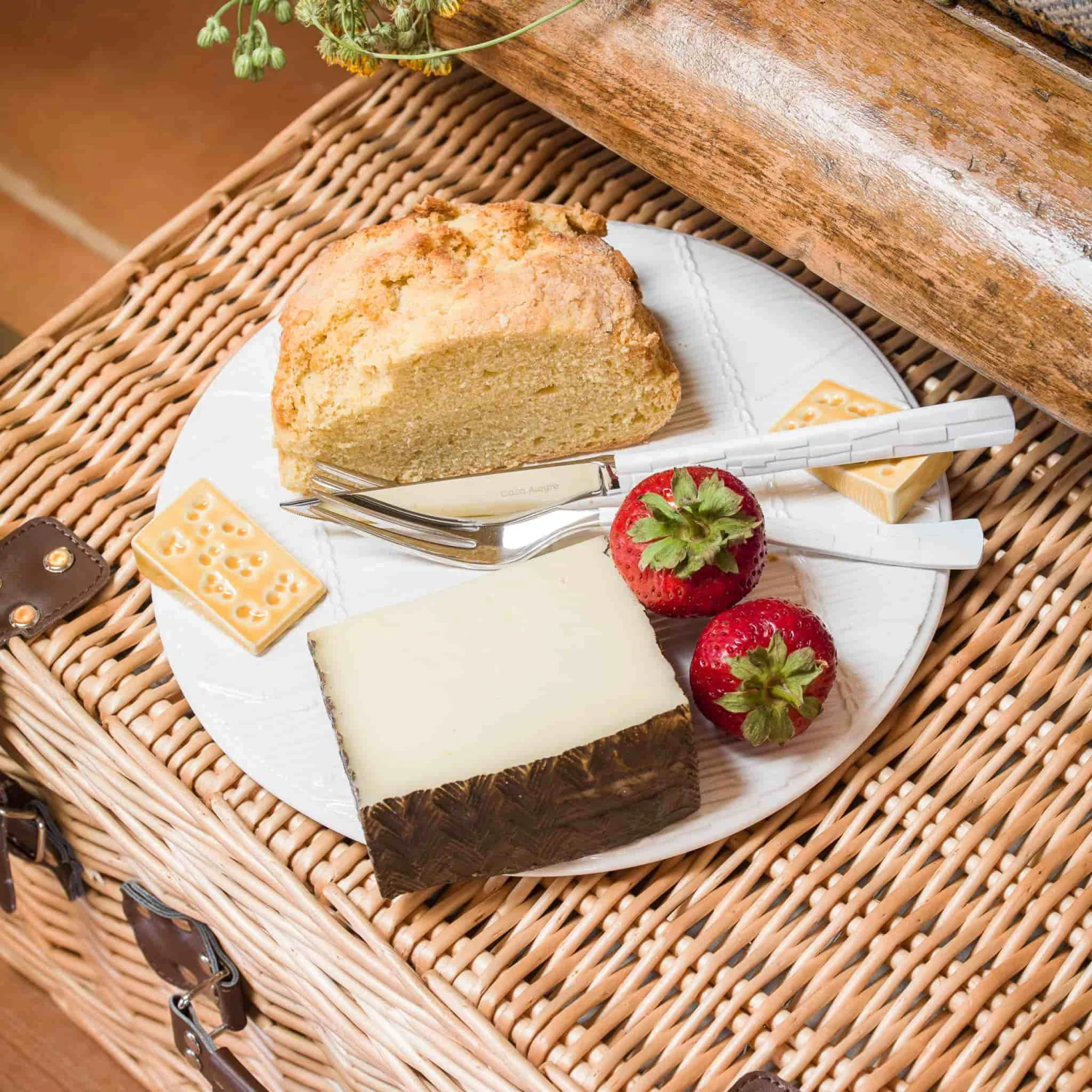 Bordallo Pinheiro White Cheese Tray With Yellow Cheese 4 Bordallo Pinheiro White Cheese Tray With Yellow Cheese - Image 2