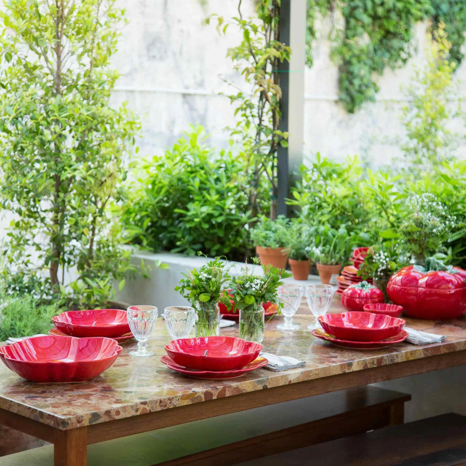 Bordallo Pinheiro Tomato Pasta Plate 25cm 4 Bordallo Pinheiro Tomato Pasta Plate 25cm - Image 2