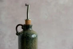 Lagoa Oil & Vinegar Pouring Bottle 10 Lagoa Oil & Vinegar Pouring Bottle -Home Kitchen lagoa olive oil top close up