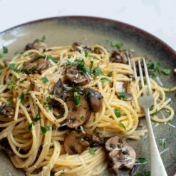 Lagoa Dinner Plate 27cm 13 Lagoa Dinner Plate 27cm -Home Kitchen lifestyle 0027 dried mushroom spaghetti lagoa close up 31ff7378 a5c1 4a1a a017 9ead42bb24f3